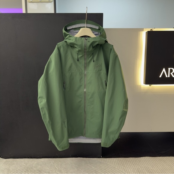 Arc'teryx Men's Green Hooded Jacket